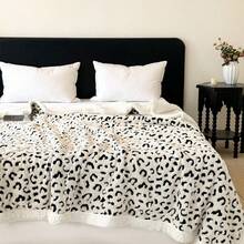 1pc Double-Layer Thick Jacquard Taffeta Fleece Blanket, Leopard Print Plush Throw Blanket