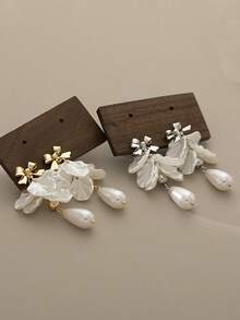 1对极简主义长款仿贝壳花瓣耳夹，法式蝴蝶结仿珍珠吊坠夹式耳环，适合无耳洞佩戴 - clip - 查看 1