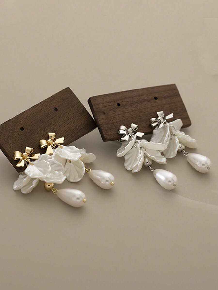 1对极简主义长款仿贝壳花瓣耳夹，法式蝴蝶结仿珍珠吊坠夹式耳环，适合无耳洞佩戴 - clip - 查看 1