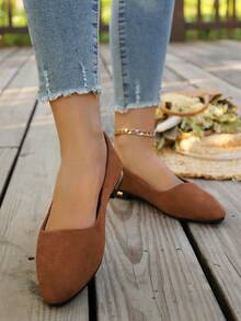 平底套脚尖头软底乐福鞋，低跟防滑休闲鞋，轻便纯棕色透气平底鞋