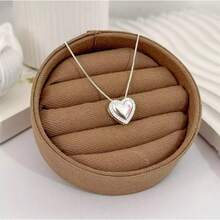 Set Of 2 Luxury Women's Necklaces With A Sparkling Heart-Shaped Pendant Set With Cubic Zirconia. - 銀色 - 查看 5