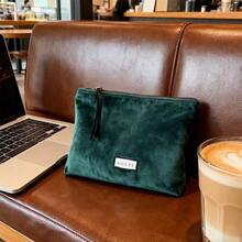 Gucci Emerald Velvet Cosmetic Bag, Distinctive Design, Lightweight Luxurious Clutch