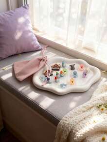 Khay đựng trang sức cao cấp này có thiết kế hình đám mây độc đáo, có hai màu để lựa chọn, được làm từ chất liệu ABS. Sản phẩm phù hợp để trưng bày các vật dụng trang trí bàn làm việc của nữ như nước hoa, móc khóa, nhẫn, bông tai và dây chuyền, vừa có chức năng lưu trữ vừa có chức năng sắp xếp. Đây là một phụ kiện du lịch thiết yếu và là món quà lý tưởng cho bạn bè và gia đình, đặc biệt thích hợp cho sinh nhật, đám cưới, kỷ niệm, Ngày Valentine, Lễ Tạ ơn và Năm mới. Chiếc khay này gần như hoàn hảo. (Từ khóa: Khay đựng trang sức, Trang trí phòng trang điểm, Trang trí phòng) - Nhiều màu - Xem 8