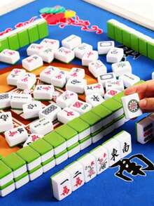 豪华专业麻将套装 - 经典中国麻将游戏，采用优质PVC材质，专为麻将爱好者设计。为成人提供策略性社交娱乐，是派对、婚礼、晚宴、生日庆祝、团体活动、家庭聚会和旅行的理想之选。一款令人愉悦的成人桌游，适合派对，也是情侣间的浪漫活动。完美礼品之选！ - 彩色 - 查看 4