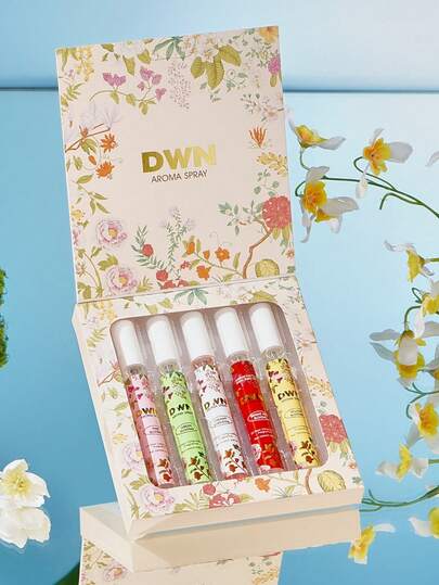 1/5瓶装（5 x 10毫升）香氛喷雾，多层提神喷雾，持久留香，释放优雅花香柑橘木香，适用于室内、室外、约会、派对、聚会、节日、居家、办公等场合，也是馈赠亲朋好友的理想之选。