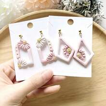 1 Stück/2 Stücke Blumen Geometrisch Ton Ausstecher in Box - mit Gänseblümchen-förmigem Hohlmuster, ideal für Polymer Ton Ohrringe und Halsketten, Material für handgefertigte Basteleien und Schmuckherstellung - Pink - Übersicht 6