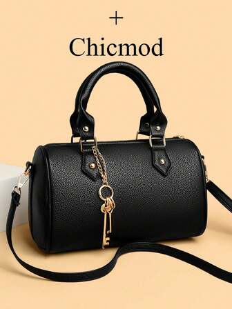 2024新款时尚经典小丑纯色PU防水材质字母印花装饰双提手枕形包，配动物吊坠，适合购物，可斜挎。适合购物、钱包、年轻女性、大学生、新婚夫妇、白领人士。非常适合办公室、学校、工作、商务、通勤、户外活动、旅行和郊游。