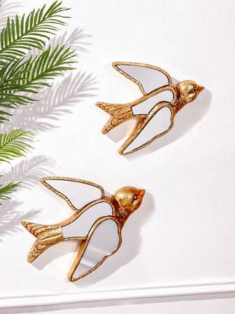 1件金色燕子雕像家居装饰工艺品，树脂材质，镜面设计，非常适合爱鸟人士收藏，创意墙面悬挂装饰，适用于家庭聚会和昆虫博物馆