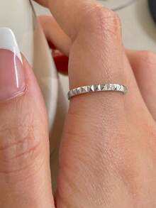 1 件时尚金色铆钉斜面戒指，高显色性低过敏性不锈钢简约戒指，适合女性日常搭配和节日礼物 - 金色 - 查看 5