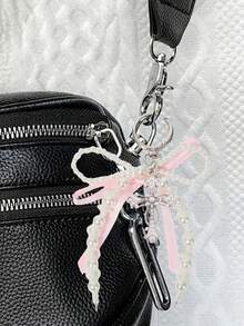 这款可爱的Y2K白色钻石蝴蝶结珍珠十字架钥匙扣，精致小巧，适合女孩、学生以及所有喜爱可爱事物的人。它可以作为背包、钱包、手机、礼品袋和日常学习用品的装饰配件。这款珍珠十字架吊坠男女皆宜，可以作为礼物送给朋友，也适合生日、情人节、感恩节或新年等场合。 - 彩色 - 查看 7