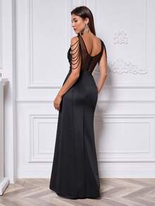 Robe de soirée ajustée de couleur unie élégante avec insert en maille, application florale 3D, strass et décoration à gland, convient pour la plage, le mariage, le gala, le cocktail