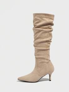 Botas de cano alto plissadas, estilo western, confortáveis e versáteis, em cores sólidas, perfeitas para viagens e férias, para o outono/inverno de 2025. Com salto baixo, modelo slip-on. - Damasco - Ver 2