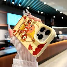 Funda para móvil con adorable personaje abrazando corazones. Compatible con teléfonos ,  17,  16 Pro Max,  15 Pro Max,  13 y  12. Fabricada en TPU para una protección eficaz contra golpes y caídas. Un regalo ideal para familiares, amigos, seres queridos, parejas y para Navidad. - Amarillo - Ver 6