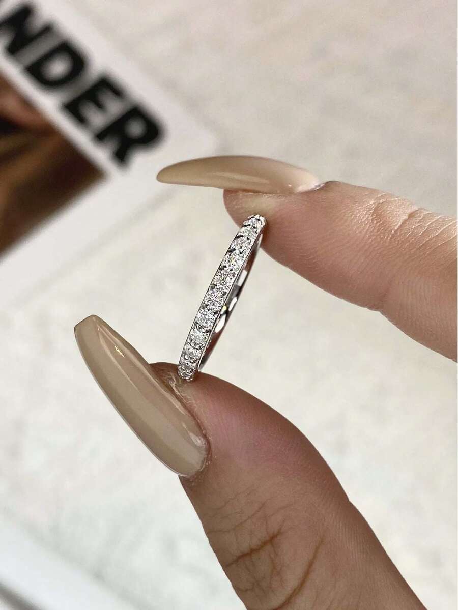 1枚S925纯银皇冠莫桑石尾戒，时尚优雅，可作订婚戒指、承诺戒指、周年纪念戒指、女士珠宝礼物、圣诞礼物。 - 群鑲王冠莫桑尾戒 - 查看 1