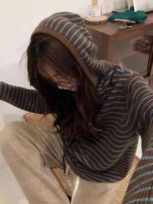 条纹罗纹抽绳撞色滚边休闲针织连帽卫衣，棕蓝色条纹针织套头衫，宽松秋冬叠穿针织上衣，条纹抽绳连帽卫衣，宽松长袖秋冬女装