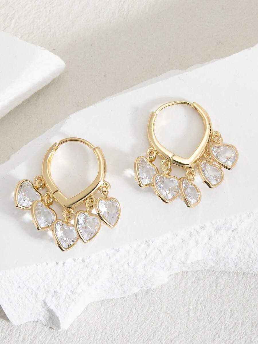 一对时尚高端奢华闪亮优雅甜美百搭的高品质金、银、粉、彩色、蜜桃色、白色水滴、心形、花朵、圆形锆石耳环，适合女性日常佩戴、婚礼、晚宴、派对、舞池等场合，也是馈赠亲友的理想之选。 - 心形透明白金色 - 查看 1