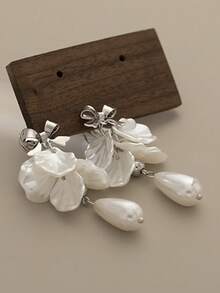 1对极简主义长款仿贝壳花瓣耳夹，法式蝴蝶结仿珍珠吊坠夹式耳环，适合无耳洞佩戴 - clip - 查看 5