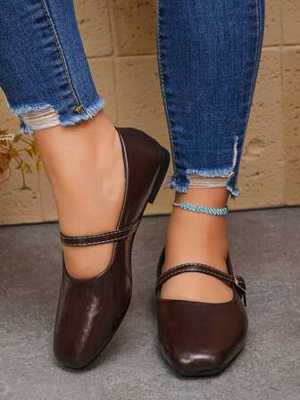 Zapatos planos de mujer de talla grande con ancho extra, de punta cuadrada, con hebilla de un solo tirante, tacón bajo, cómodos y de suela blanda en color marrón café, elegantes para uso diario, ir al trabajo y otoño. Bailarinas