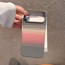 Compatible  17 Pro Max Case 17 Pro New Ultra-Thin 16 Matte Large Hole Carbon Fiber Kevlar Texture Large Hole Carbon Fiber Kevlar Texture 16 Pro Embossed 14 Unisex 16 PM Shockproof Cover 15 PRO - 1個 - 查看 7
