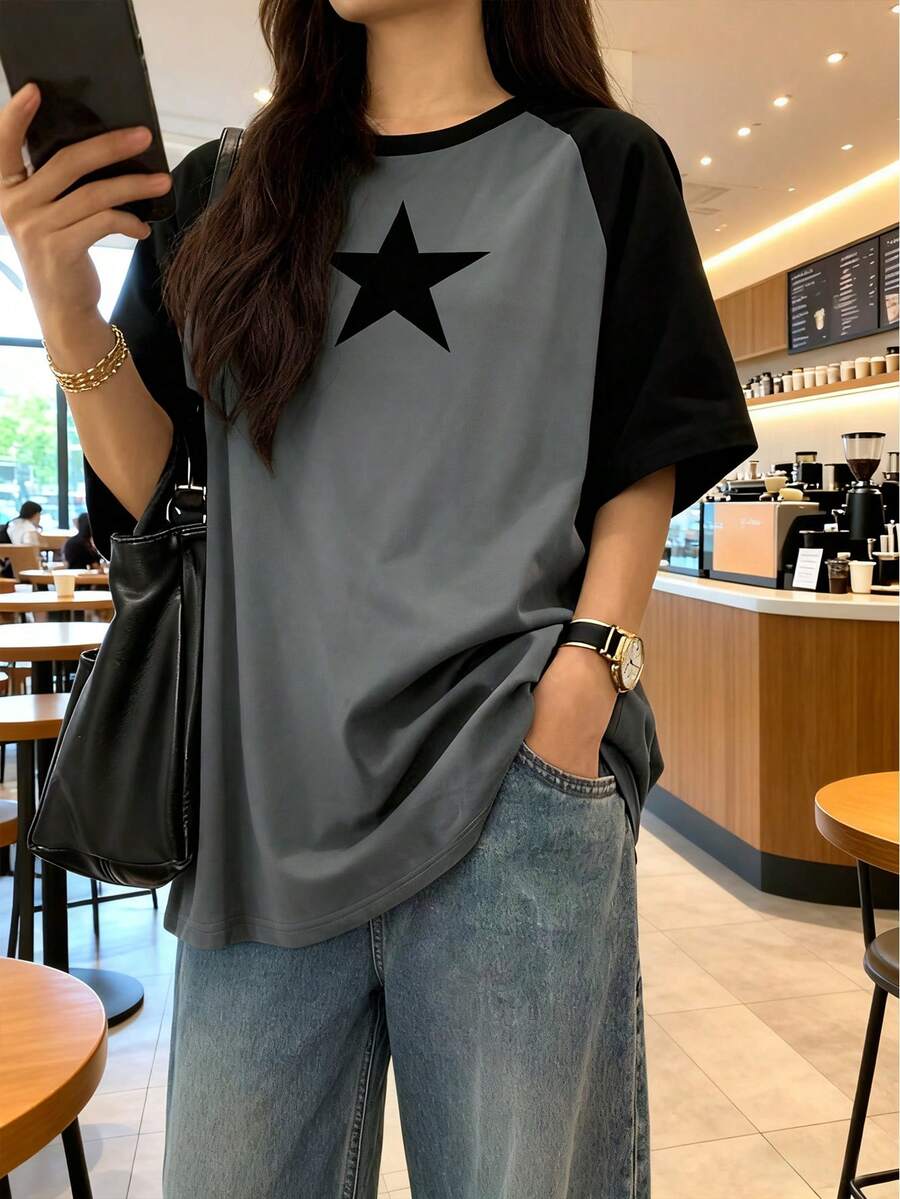 大码女装夏季度假时尚休闲宽松舒适Y2K街头风星形印花撞色插肩短袖圆领针织T恤，毕业季 - 灰色 - 查看 1