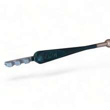 Corta vidrio de 5" marca Fletcher, ideal para realizar cortes firmes y exactos en vidrio plano. Su diseño compacto ofrece un agarre cómodo y un control estable durante el uso, facilitando trazos continuos y limpios. Fabricado con materiales resistentes para brindar un rendimiento confiable en trabajos manuales, proyectos de taller y aplicaciones generales donde se requiere precisión en el corte de vidrio. - Verde Oscuro - Ver 1