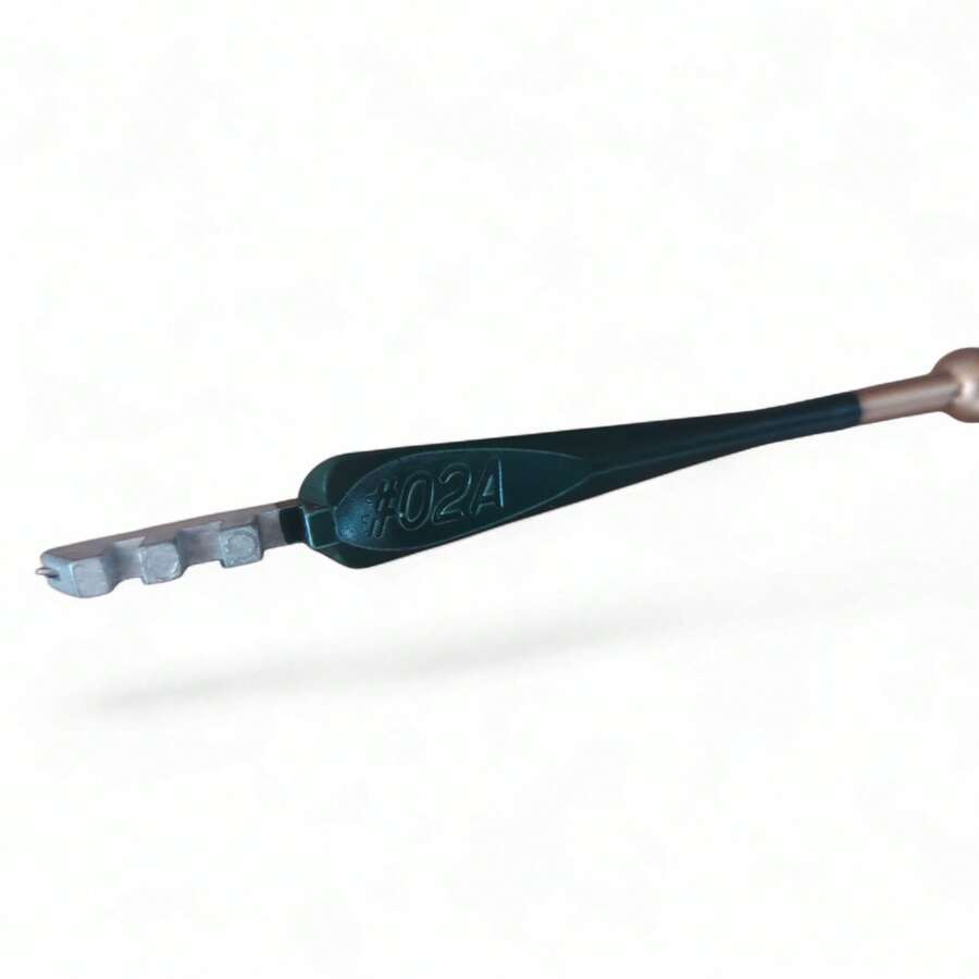 Corta vidrio de 5" marca Fletcher, ideal para realizar cortes firmes y exactos en vidrio plano. Su diseño compacto ofrece un agarre cómodo y un control estable durante el uso, facilitando trazos continuos y limpios. Fabricado con materiales resistentes para brindar un rendimiento confiable en trabajos manuales, proyectos de taller y aplicaciones generales donde se requiere precisión en el corte de vidrio. - Verde Oscuro - Ver 1