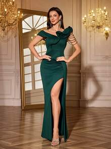 Elegantes Damen Cocktailkleid in Olivgrün mit Rüschen an den Schultern, Strass-Ketten-Dekor und Schlitz vorne, geeignet für Cocktailpartys, Abschlussfeiern, formelle Anlässe, als elegante Abendgarderobe für Hochzeitsgäste, formelle Dinners