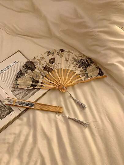 1 pieza Abanico plegable de mano de estilo chino con borlas y flores, accesorio tradicional chino para disfraz, danza y fotografía. Elegante, cómodo y de estilo magnífico, se puede llevar y plegar contigo en verano, para bodas, regalos, fiestas, bailes de graduación y salidas.