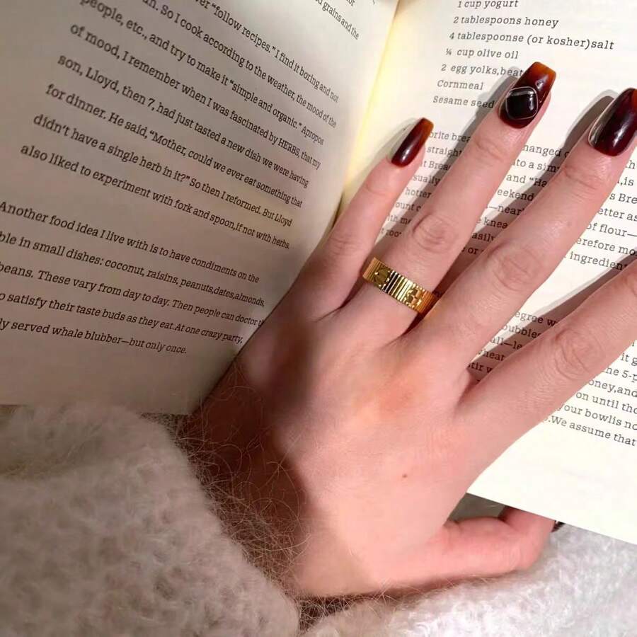 1枚经典条纹戒指，优雅复古风格男女通用情侣戒指，简约设计 - 金色 - 查看 1