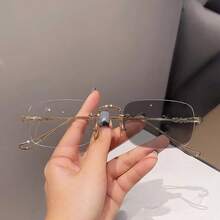 1 副轻质无框防蓝光时尚眼镜，金属框架和 PC 框架可选，适合日常通勤。适合长期使用电脑、手机、屏幕、工作人员和装饰性佩戴