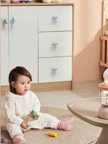 1个彩色星星云朵造型卡通门把手，创意儿童房衣柜门防撞装饰