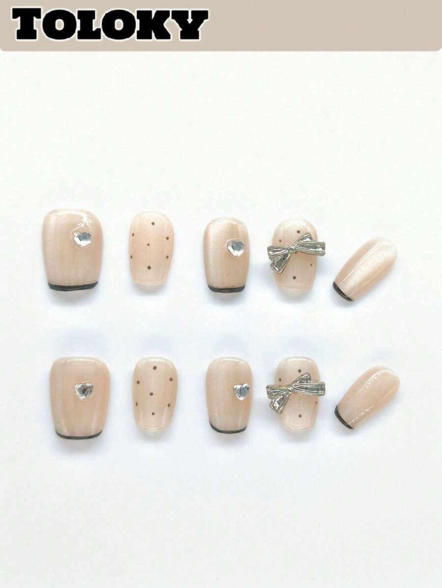 10片手工制作的按压式美甲贴，短方形美甲贴纸，饰有银色蝴蝶结和优雅的3D水晶，包含3件美甲工具、美甲胶水和配件。适合女性和女孩参加派对、旅行、日常佩戴和上学。波点美甲贴纸，短款假指甲，美甲装饰，夏季美甲，旅行，度假，音乐节 - 彩色 - 查看 1