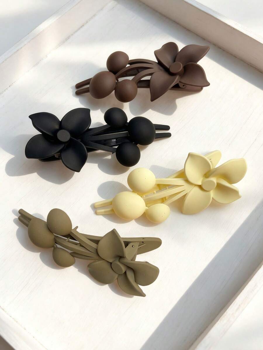 4 قطع مشابك شعر بلاستيكية كبيرة خفيفة الوزن بألوان أنيقة مطفأة (أسود، بني قهوائي، أبيض) لإكسسوارات الشعر، بتصميم عصري بسيط مناسبة للخروجات اليومية، غسل الوجه، الاستحمام، المكياج، ومطابقة الملابس