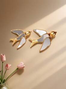 1 pieza Estatua de golondrina dorada para decoración del hogar, material de resina con diseño de superficie espejada, ideal para coleccionistas de aves, decoración colgante creativa para el hogar, fiestas y museos de insectos - Dorado - Ver 8