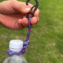 Clip ajustable multifuncional hecho a mano para botella de agua, colgador de botella de agua, cuerda de paraguas, clip para sombrero, llavero universal para agua mineral - Multicolor - Ver 10
