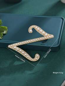 1pc Minimalist Elegant Pearl Letter Brooch, Complete Set Of 26 English Letters, Suitable For Accessorizing Sweaters, Coats, Suits In Autumn/Winter, Can Decorate Shirt Collars, Bags, Scarves, Hats, Hair Accessories, Suitable For Office, Dates, Parties And More, Compact And Versatile.