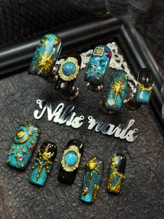 Uppfräscha din look med nagelkonst med 10 st Y2k-naglar, handgjorda långa fyrkantiga naglar, fejkkit, svarta och marinblå kattögonnaglar, handritade sol- och stjärnljus och handgjorda geometriska mönster, handskulpterade 3D-tillbehör, dekoration, 3D-resindroppsutsmyckningar, strassnaglar, skönhet, full täckning, akryl press-on-naglar, set för kvinnor och flickor, daglig användning med gratis gelfil.