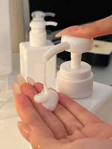 1pc Refillable Liquid Soap Dispenser Bottle, Pump Style Empty Bottle For Shampoo, Body Wash, Moisturizer, Multi-Size 100ml/150ml/250ml/450ml Small Lotion Bottle, Suitable For Dorm, Hotel, Home Laundry Detergent Storage, Transparent PET Material, And Reusable Refillable Bottle Pump Bottle Lotion Dispenser Travel Size Bottle Leak Proof Bottle - Clear - View 3