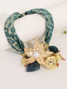 Exaggerated Metal Flower Pendant Leopard Print Silk Scarf Necklace, Niche Design Retro Light Luxury Choker