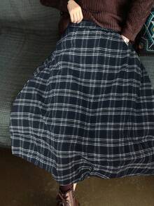 春夏新款复古格纹半身裙，棕色高腰A字裙，中长款森林风百搭半身裙，修身显瘦，遮臀效果好。采用复古格纹设计，透气亲肤，不易变形。适合工作和日常穿着，是提升春夏衣橱格调的百搭单品。 - 深藍條紋 - 查看 5
