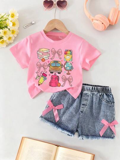 Conjunto de blusa de manga corta con estampado de letras y shorts vaqueros para niñas pequeñas