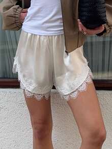 Women Floral Lace Trim Satin Shorts Silky Slip Culotte Pettipants French Knickers Y2k Lounge Short Bloomer Bottoms - 白色 - 查看 2