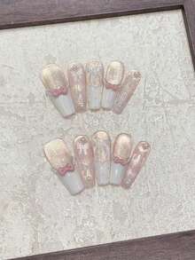 10 件手工草莓纸杯蛋糕美甲套装，包含白色法式波尔卡圆点镂空蝴蝶结、玫瑰金猫眼蝴蝶结、迷你珍珠装饰、可重复使用的指甲套，适合约会、派对、音乐会、亮泽、可爱设计