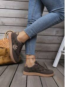 Baskets montantes  synthétique marron grande taille pour femmes, chaussures marron, trèfle, chaussures plates, chaussures pour femmes, chaussures de sport rétro allemandes de printemps casual. Durables, légères, confortables, convenant à toutes les saisons. Convenant pour le port quotidien, les fêtes, le fitness, le camping et les vacances. Chaussures plates polyvalentes marron, convenant pour la rentrée scolaire et Noël, cadeau de vacances idéal, chaussures, baskets, baskets pour femmes, chaussures pour femmes>baskets, chaussures pour femmes, cadeau - Tabac - Voir 8