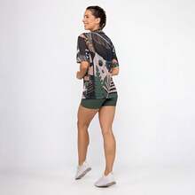 Women's Printed Tulle Blouse/Shirt, Lightweight And Stylish, Perfect For Layering, Fitness, And Modern Casual Looks. Oversized Shirt. - 葉子 - 查看 3