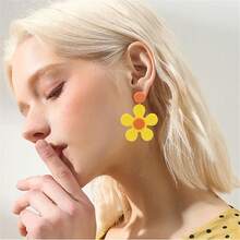 ONLYJUMP Vintage 60s 70s Flower Earrings - Colorful Floral Big Acrylic Daisy Dangle For Women - Lily Petals Hawaii Plant Statement Fashion Jewelry,OrangeandYellow - 橙色和黃色 - 查看 4
