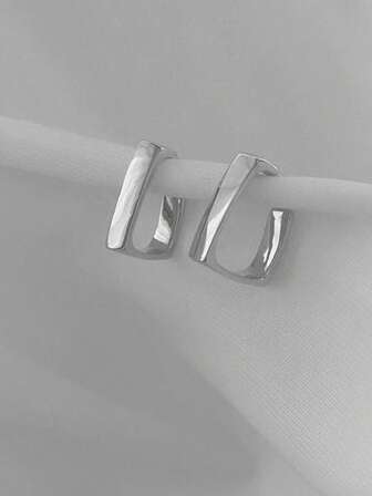 优雅几何长方形戒指耳环 - 简约奢华风格，锌合金材质，耳钉式设计，适合日常佩戴和派对场合，时尚百搭的女士配饰。