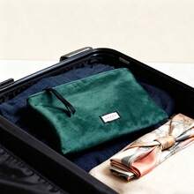 Gucci Emerald Velvet Cosmetic Bag, Distinctive Design, Lightweight Luxurious Clutch