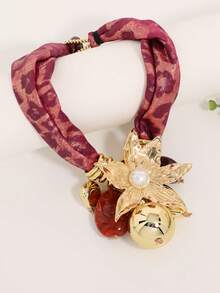 Exaggerated Metal Flower Pendant Leopard Print Silk Scarf Necklace, Niche Design Retro Light Luxury Choker