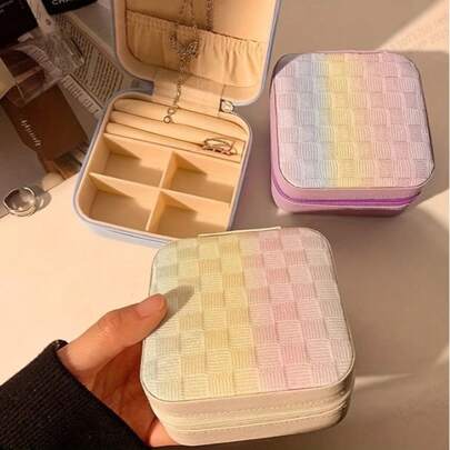 1个精美首饰盒，可收纳耳环、项链、戒指等，小巧便携，是旅行的理想之选，迷你旅行收纳盒，万圣节和圣诞节礼物